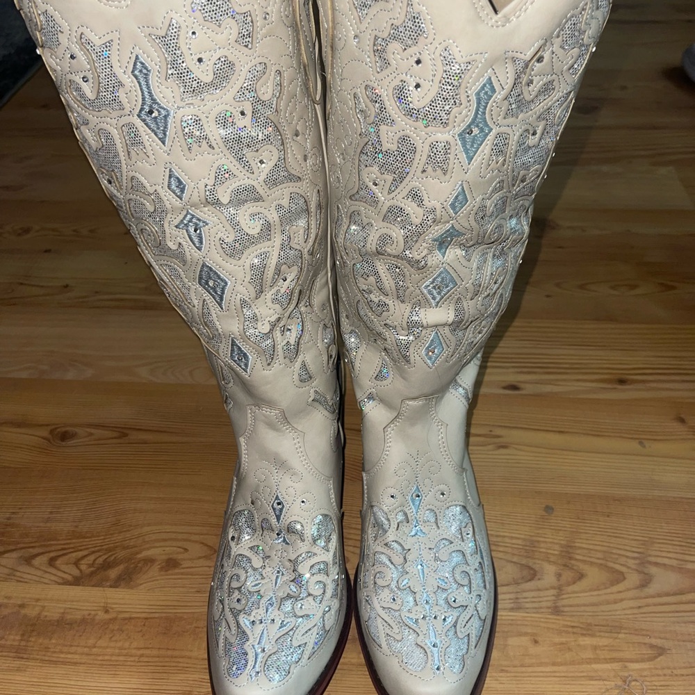 Brand new cowgirl glam boots size 9